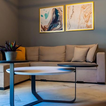 Cozy Modern Apartment Inside The City Center Thessaloniki Exterior photo
