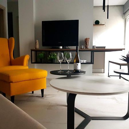 Cozy Modern Apartment Inside The City Center Thessaloniki Exterior photo