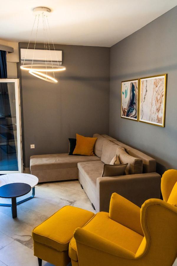 Cozy Modern Apartment Inside The City Center Thessaloniki Exterior photo