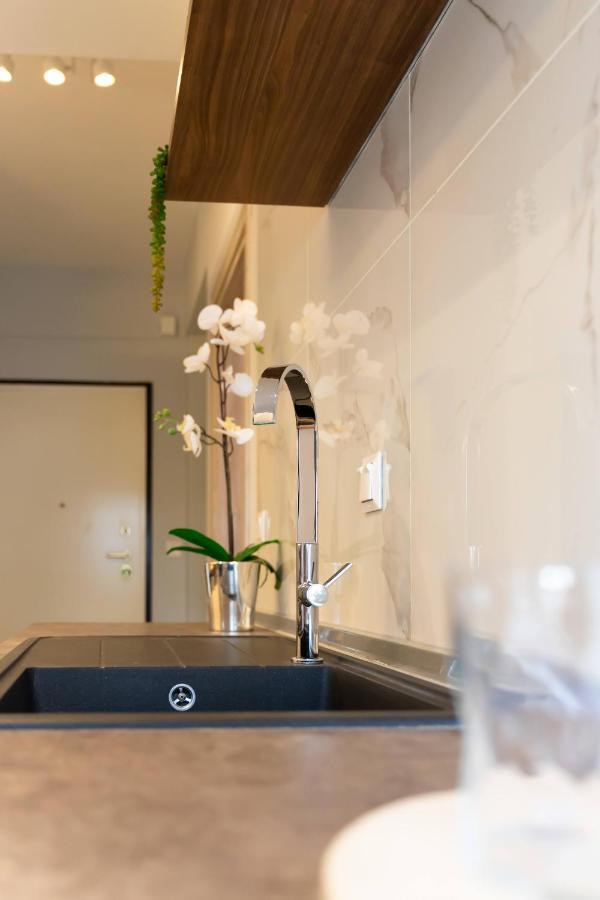 Cozy Modern Apartment Inside The City Center Thessaloniki Exterior photo